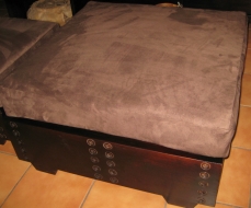 ottoman-with-buttons