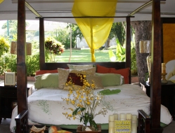 iaf-jamaican-cedar-four-poster-canopy-king-bed