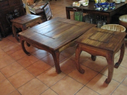 Coffee Table with curved legs