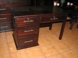 Traditional desk with three drawers