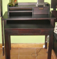 Children's desk with clutch